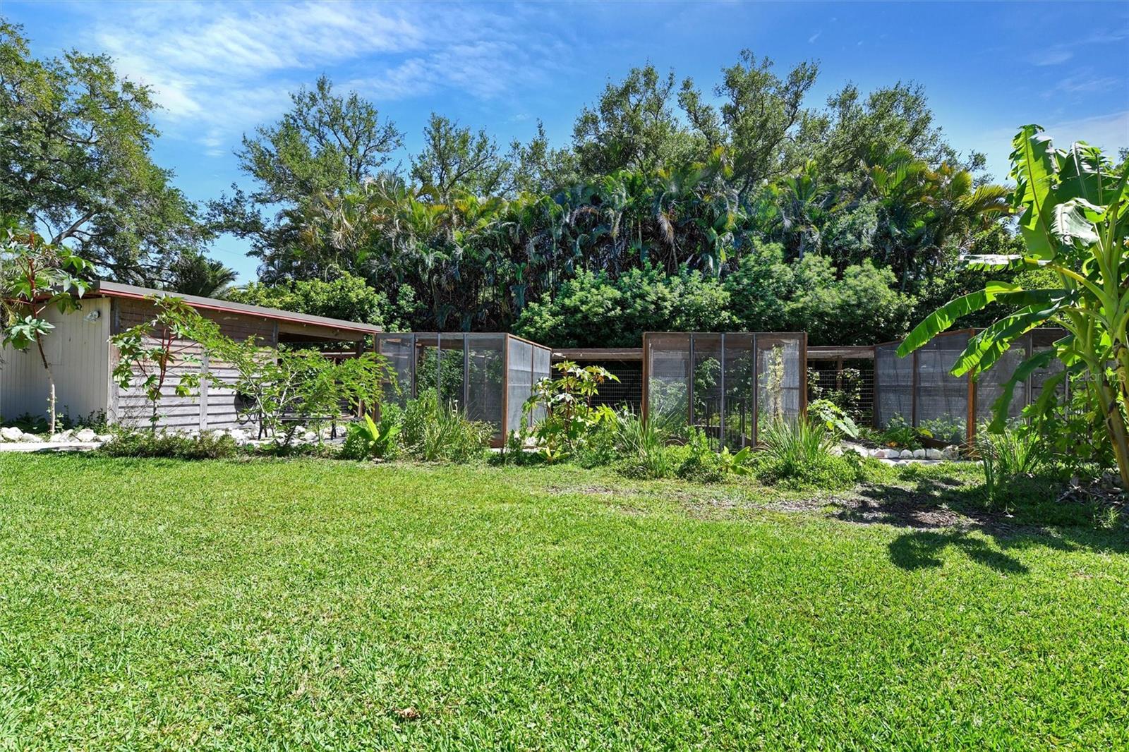 Listing photo id 78 for 1875 Belleair Road