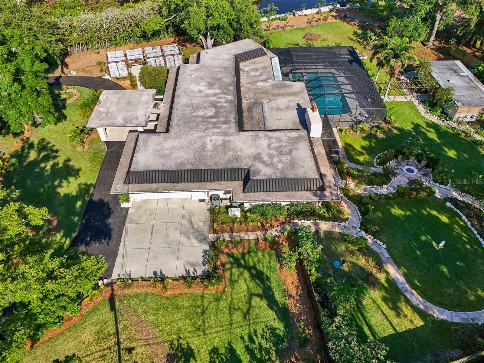 Listing photo id 83 for 1875 Belleair Road