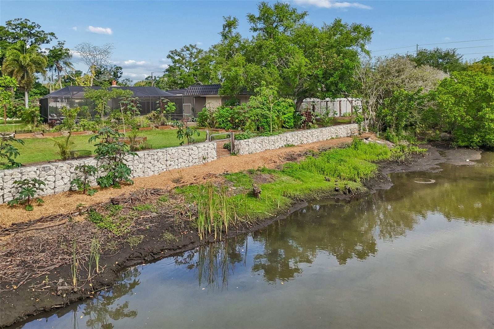 Listing photo id 7 for 1875 Belleair Road