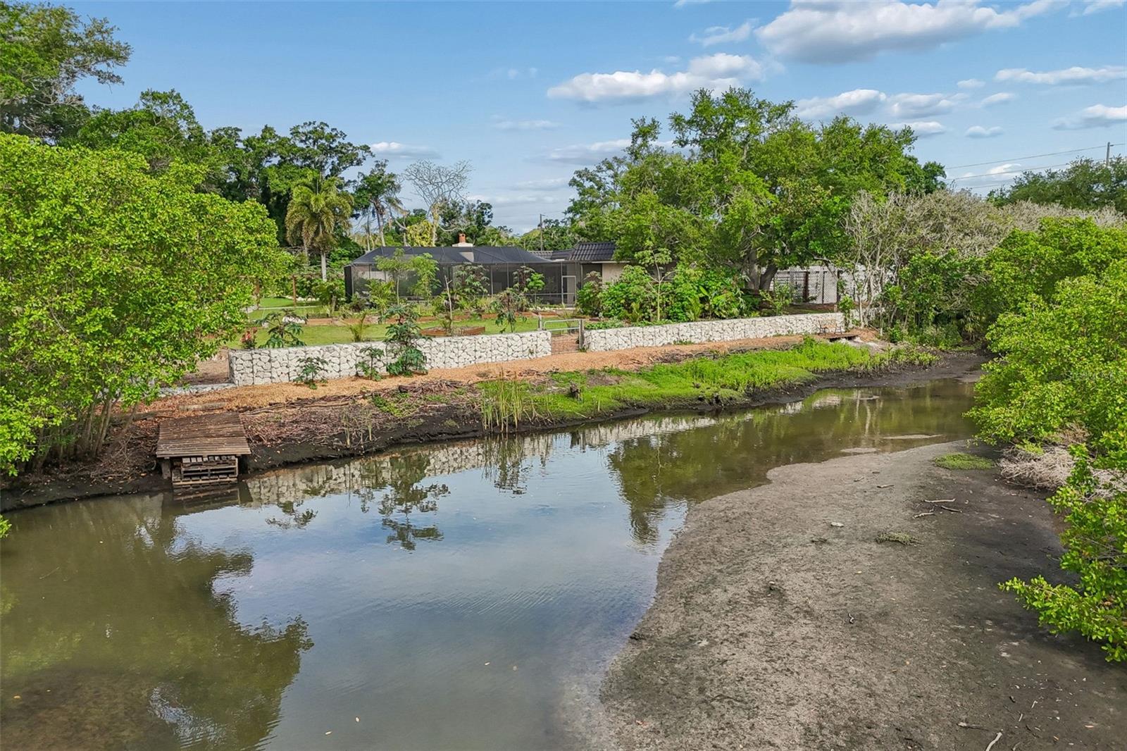 Listing photo id 88 for 1875 Belleair Road