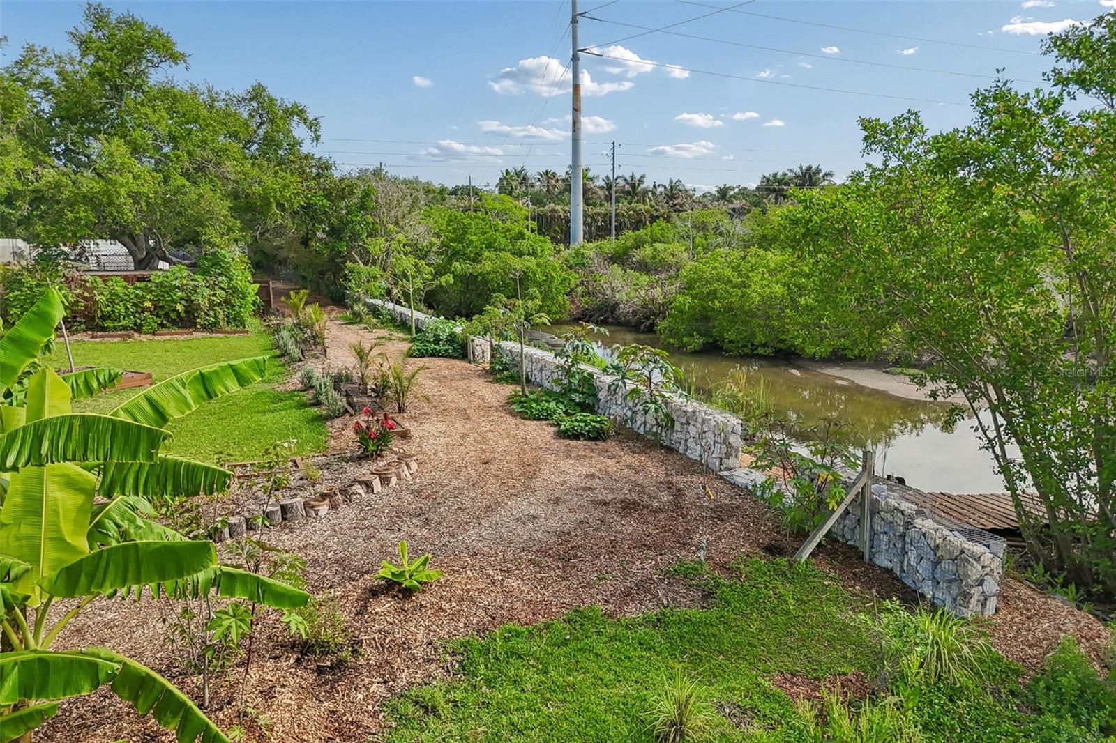 Listing photo id 91 for 1875 Belleair Road