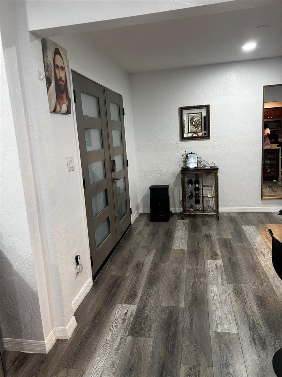 Image 17 of 34 For 4127 28th Avenue N