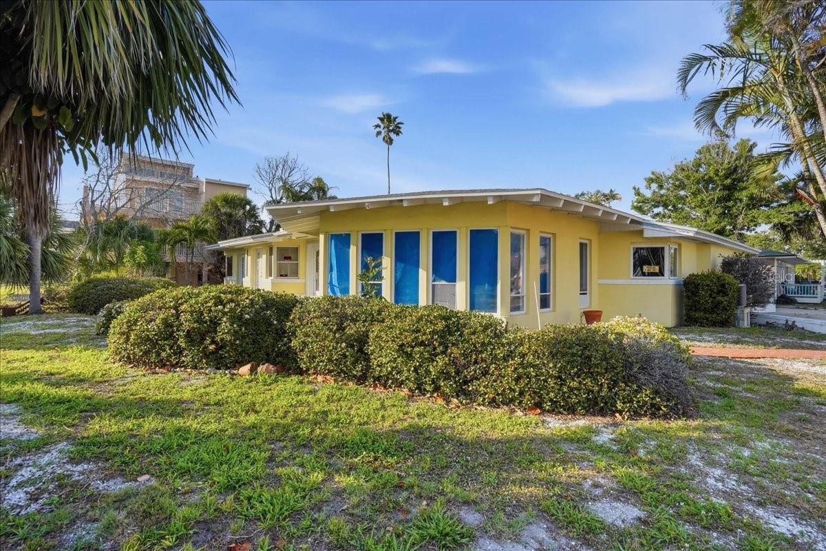 Image 19 of 55 For 16007 Gulf Boulevard