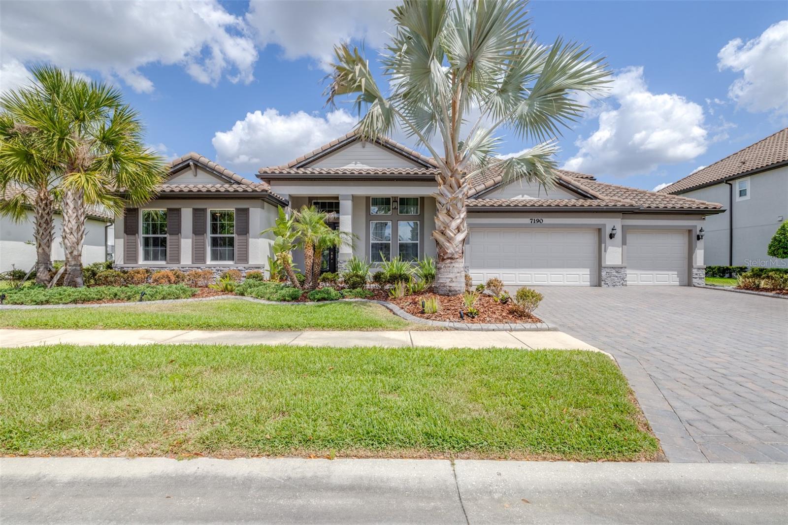 Image 6 of 96 For 7190 Graybrook Drive