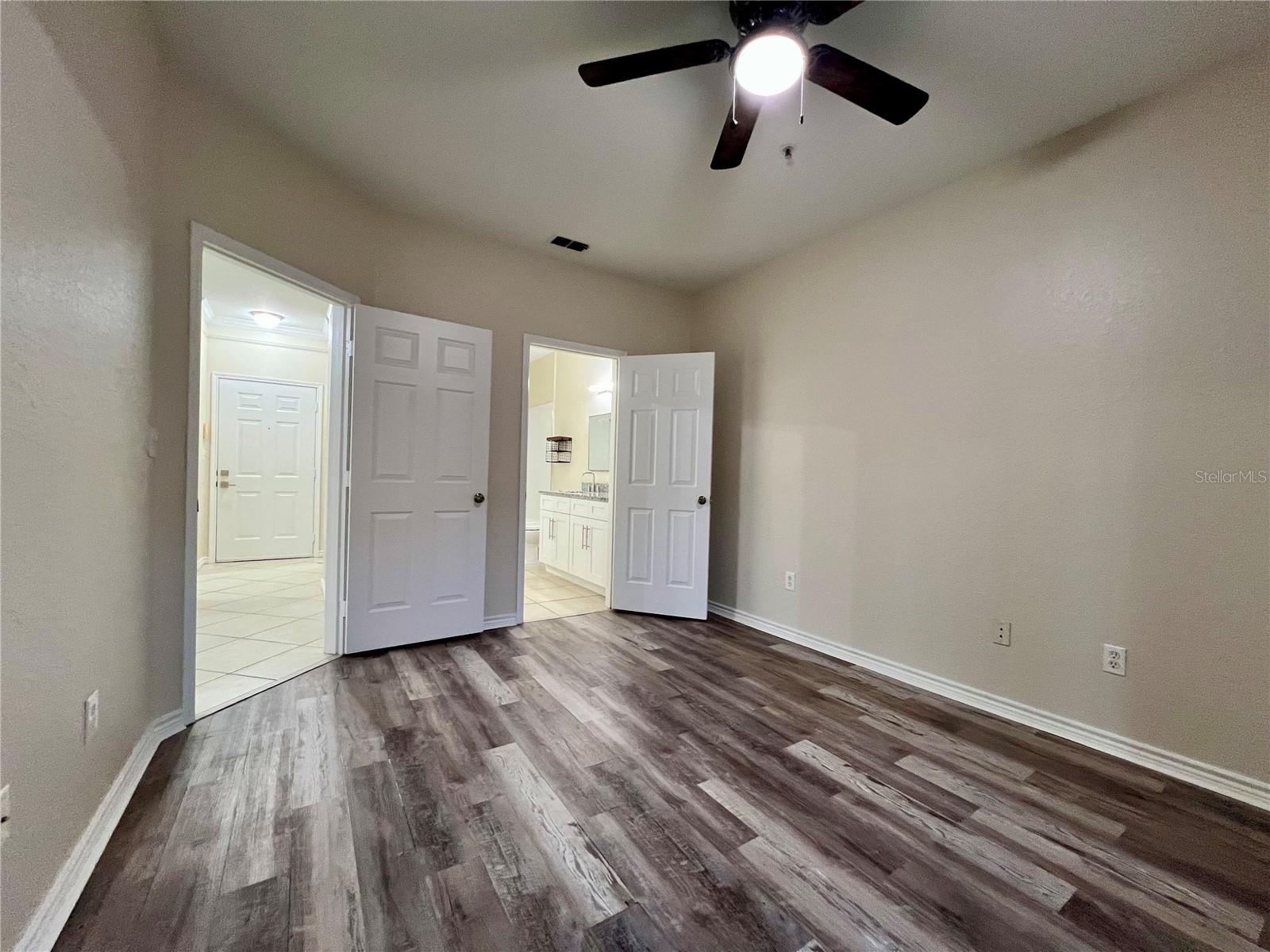 Image 14 of 32 For 4323 Bayside Village Drive 202