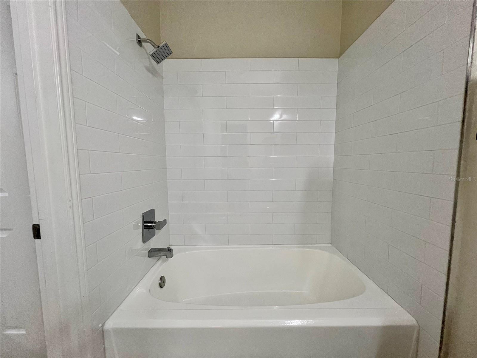 Image 19 of 32 For 4323 Bayside Village Drive 202