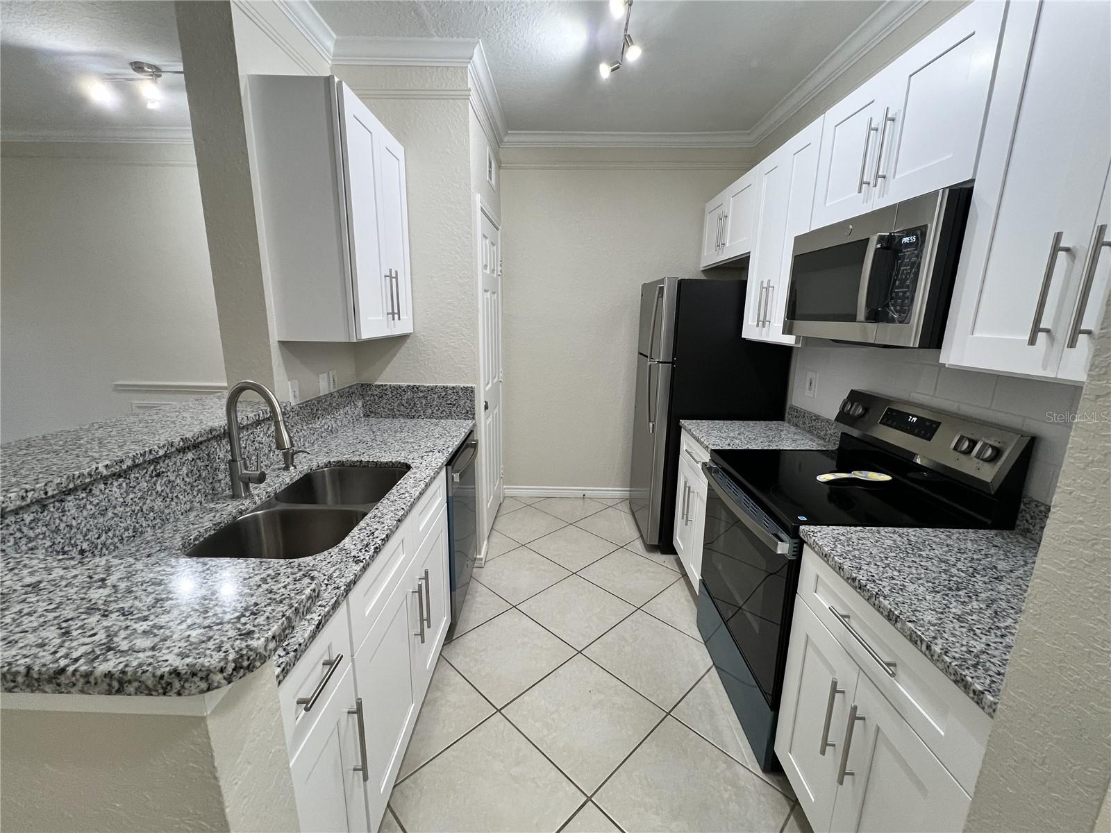 Image 7 of 32 For 4323 Bayside Village Drive 202