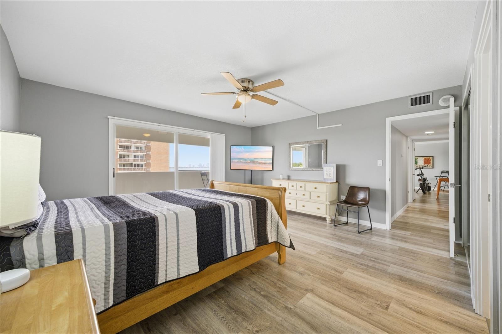 Image 15 of 32 For 4141 Bayshore Boulevard 606