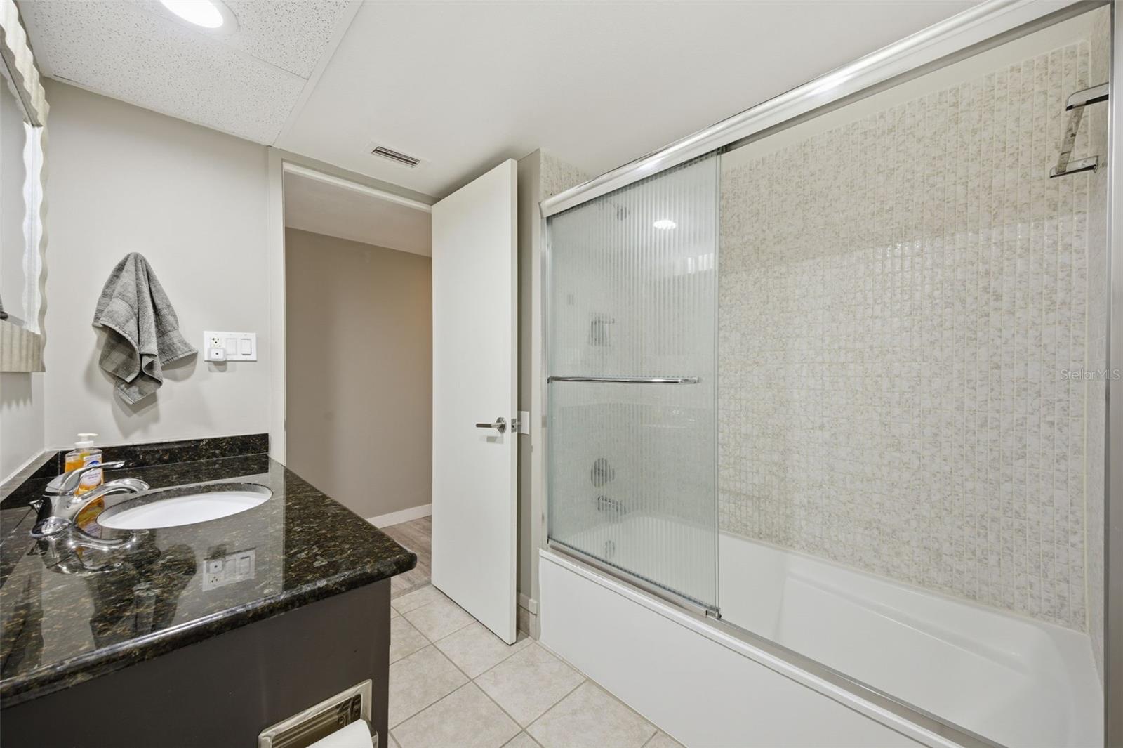 Image 21 of 32 For 4141 Bayshore Boulevard 606