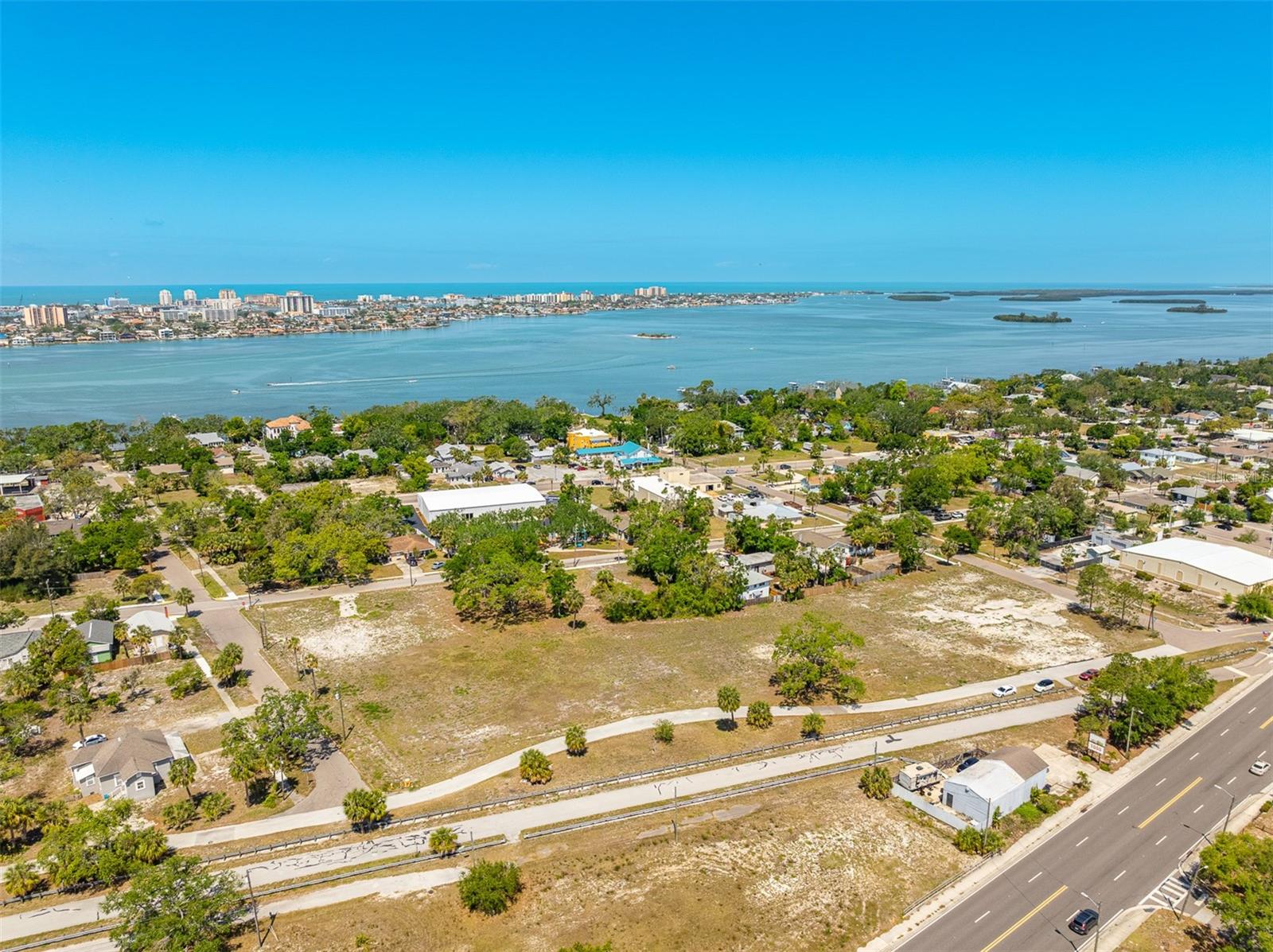 Listing photo id 8 for 611 Palm Bluff Street