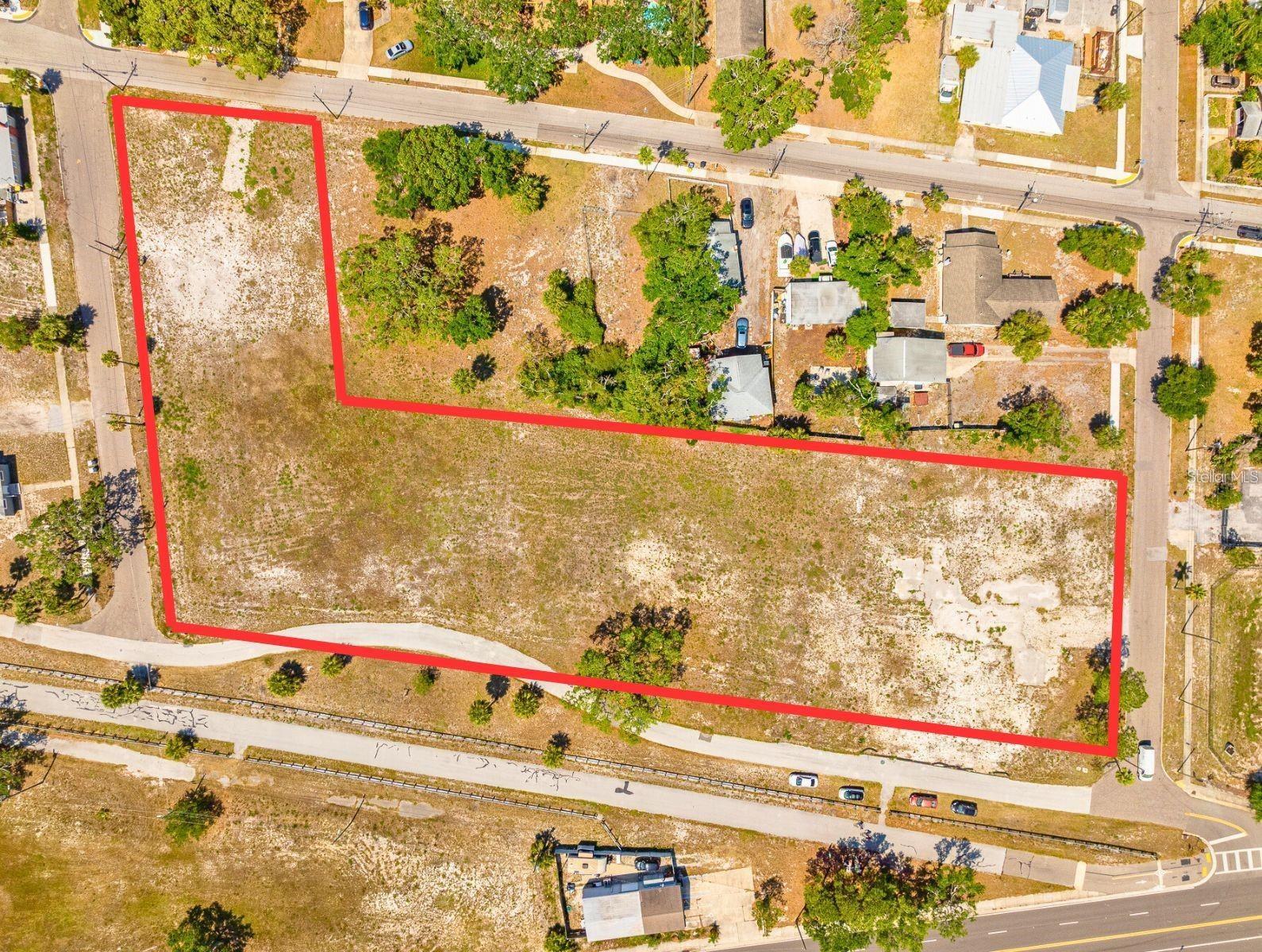 Listing photo id 0 for 611 Palm Bluff Street