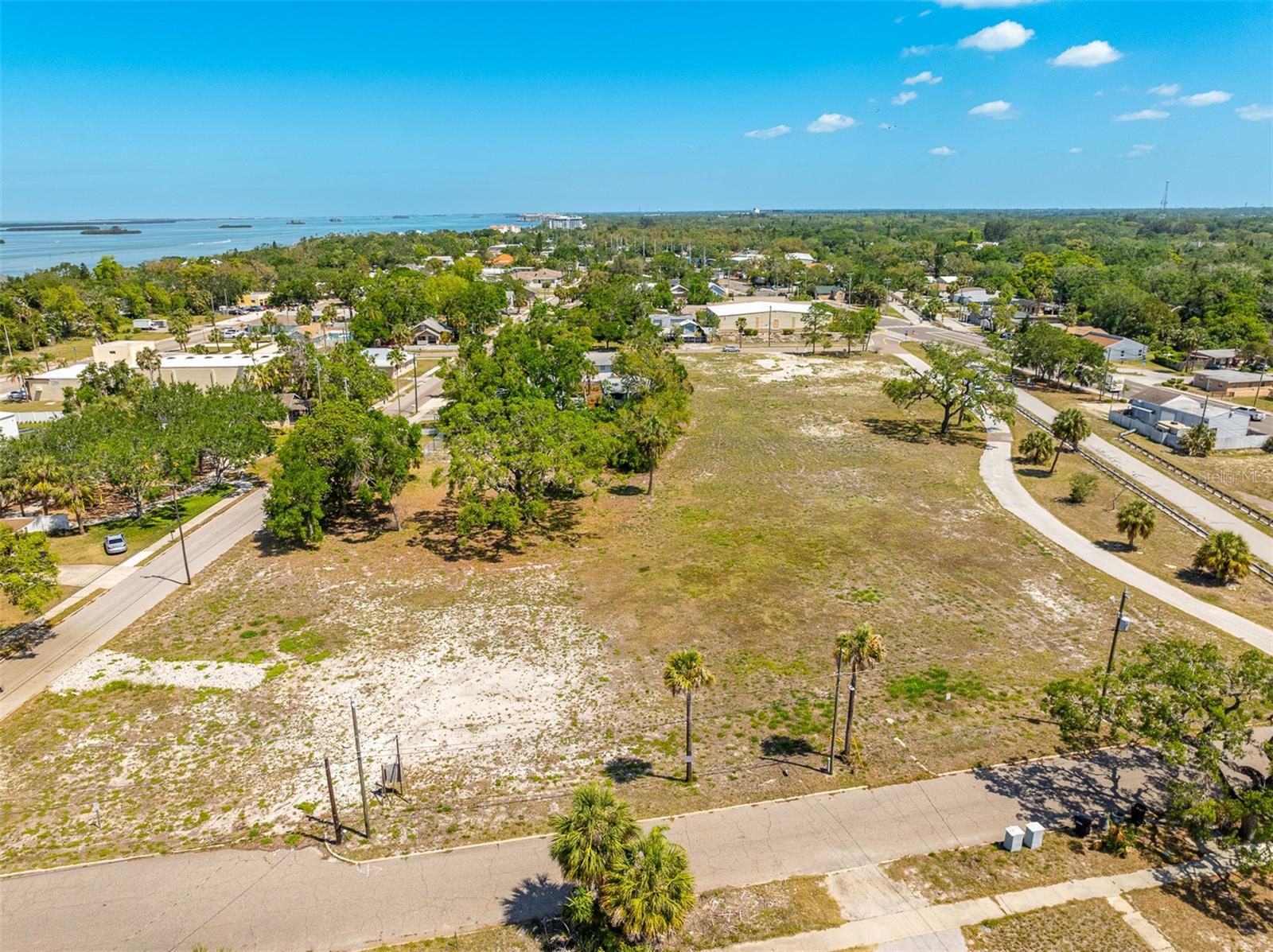 Listing photo id 20 for 611 Palm Bluff Street