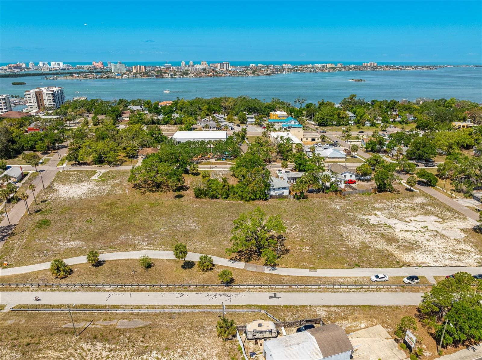 Listing photo id 21 for 611 Palm Bluff Street