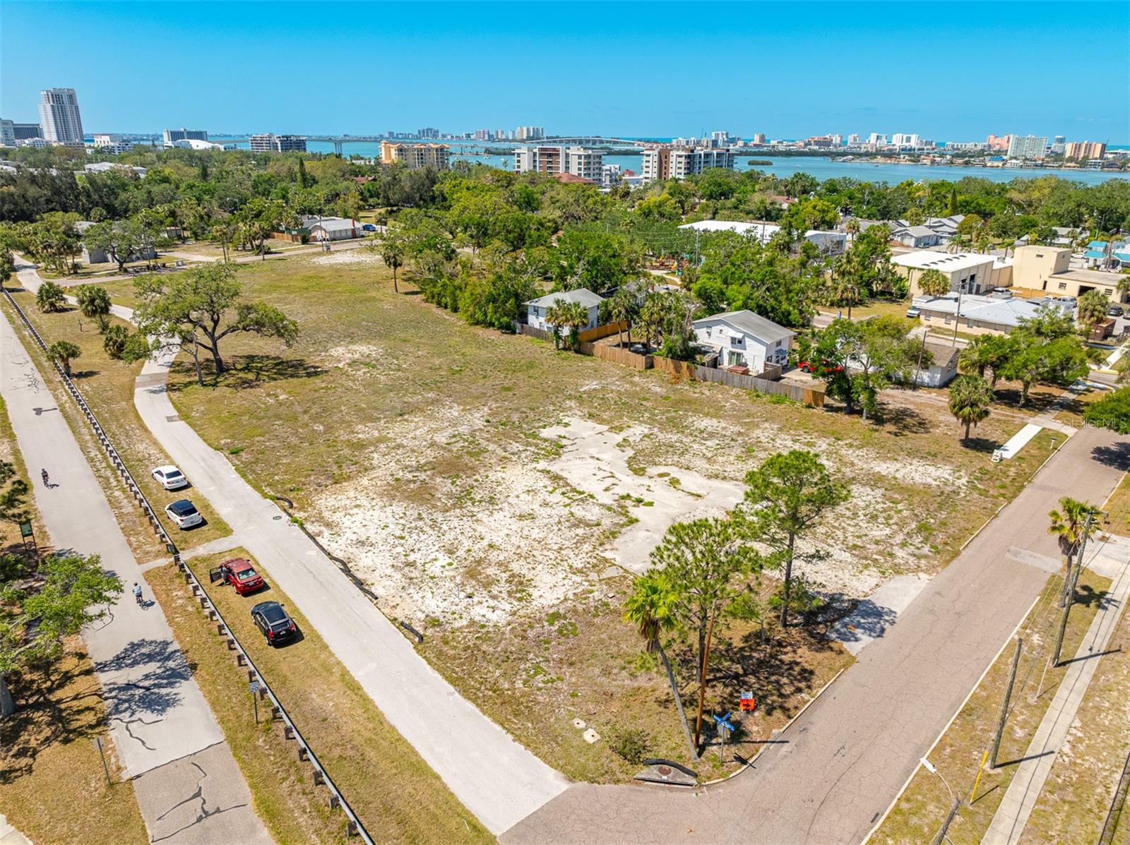 Listing photo id 22 for 611 Palm Bluff Street