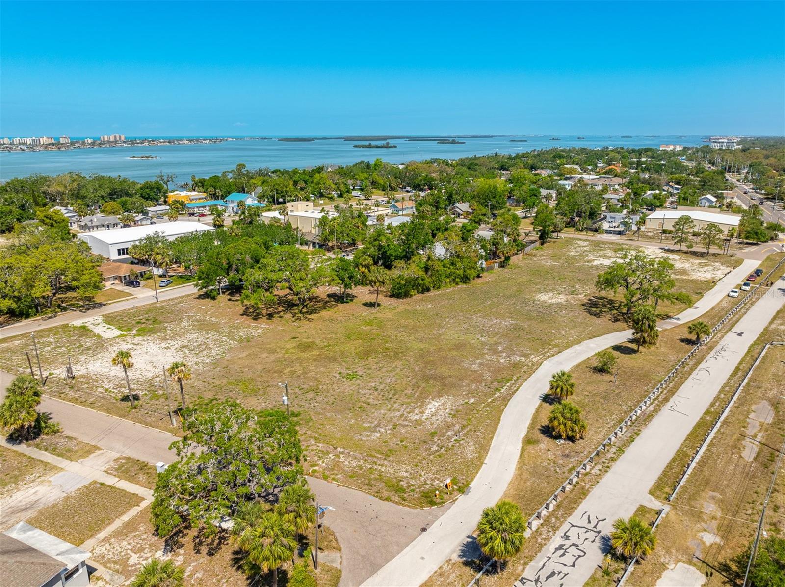 Listing photo id 27 for 611 Palm Bluff Street