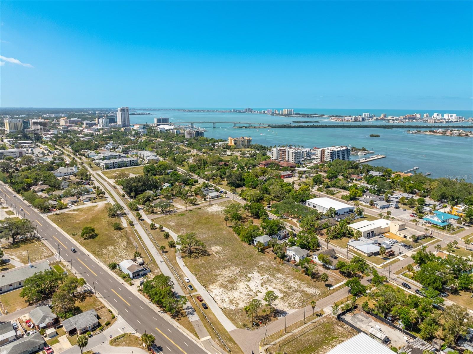 Listing photo id 4 for 611 Palm Bluff Street