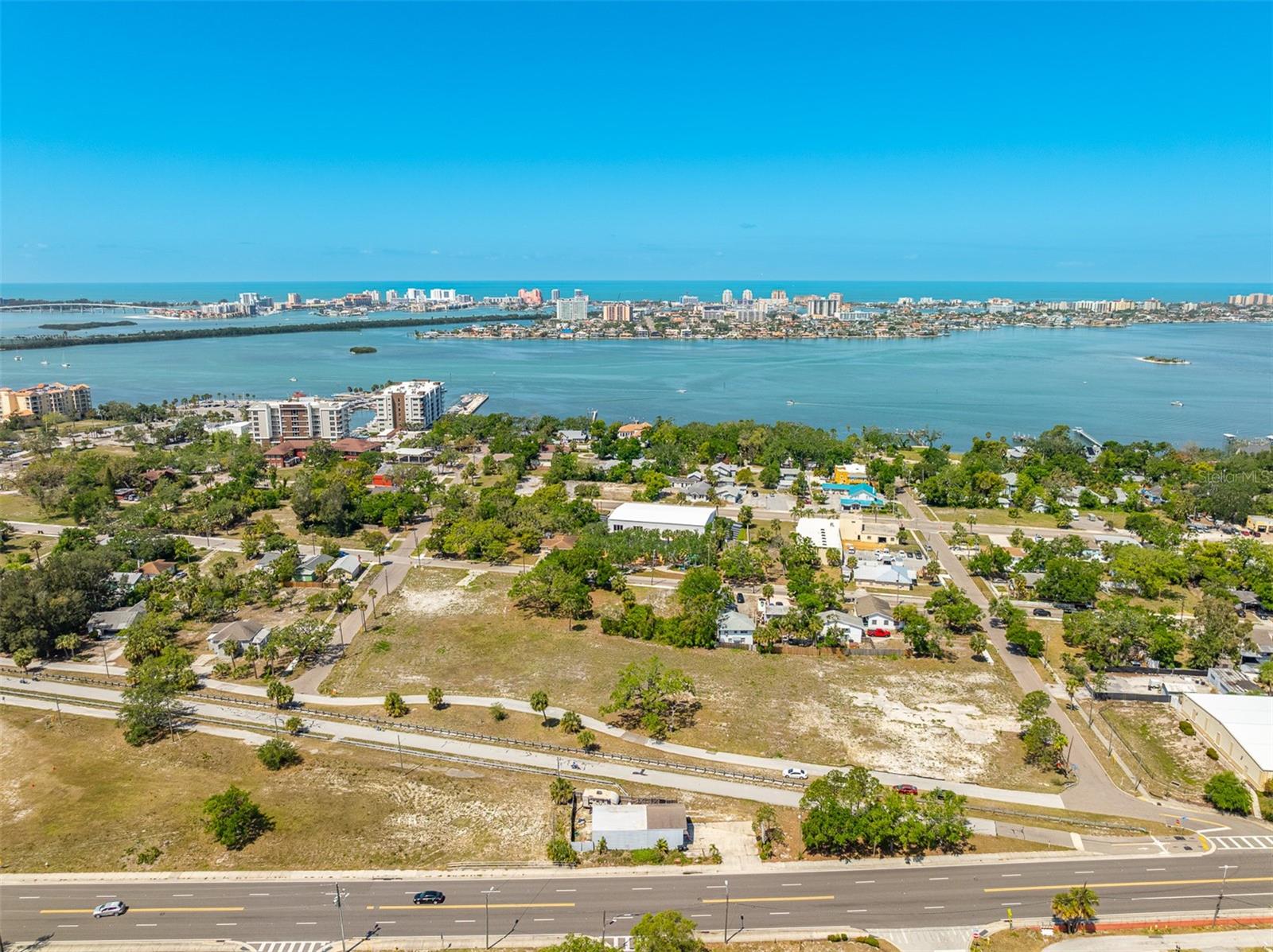 Listing photo id 6 for 611 Palm Bluff Street