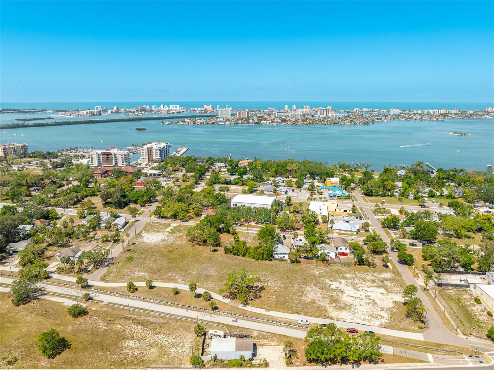 Listing photo id 7 for 611 Palm Bluff Street