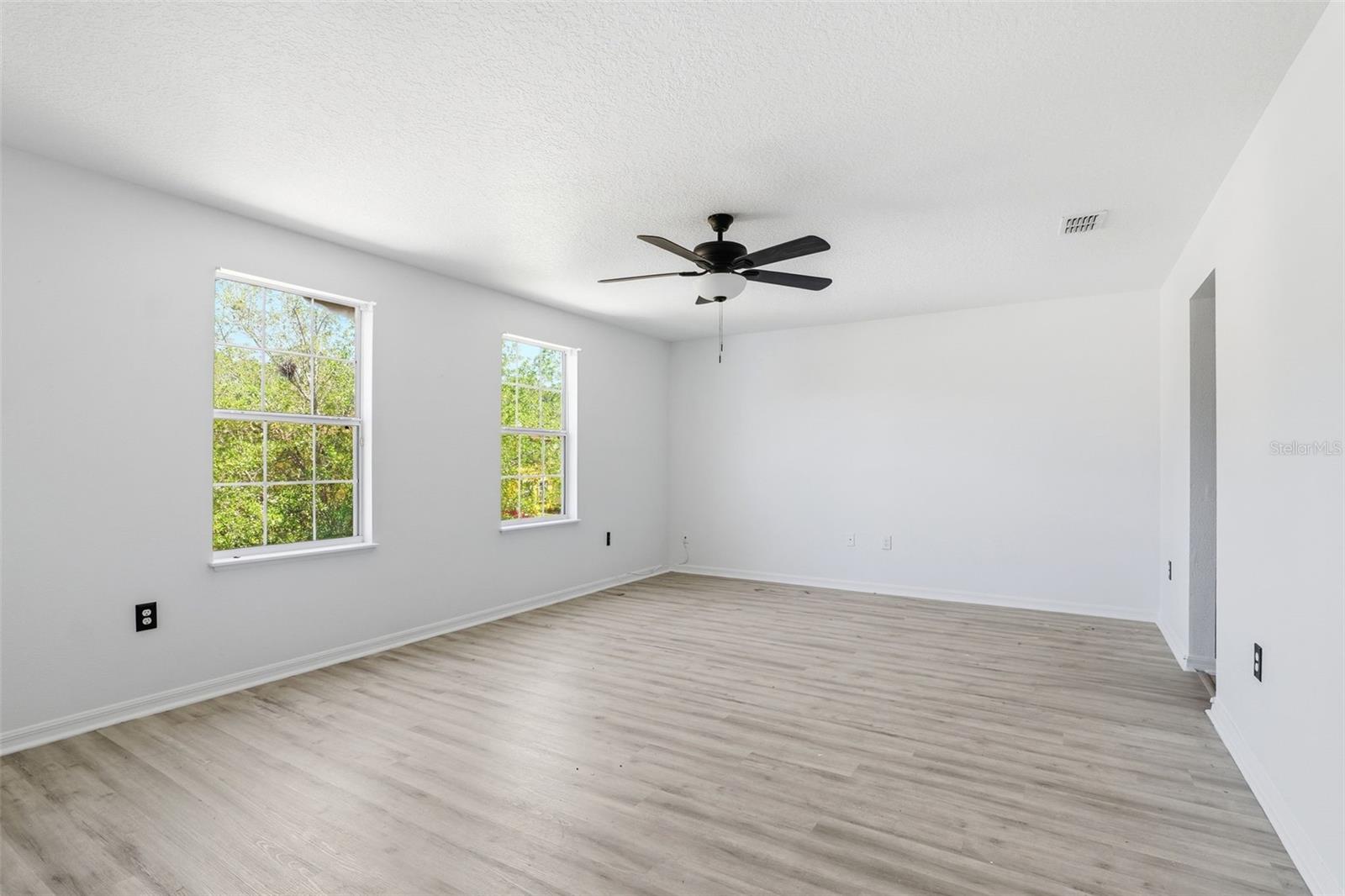 Image 4 of 39 For 3356 Slate Street