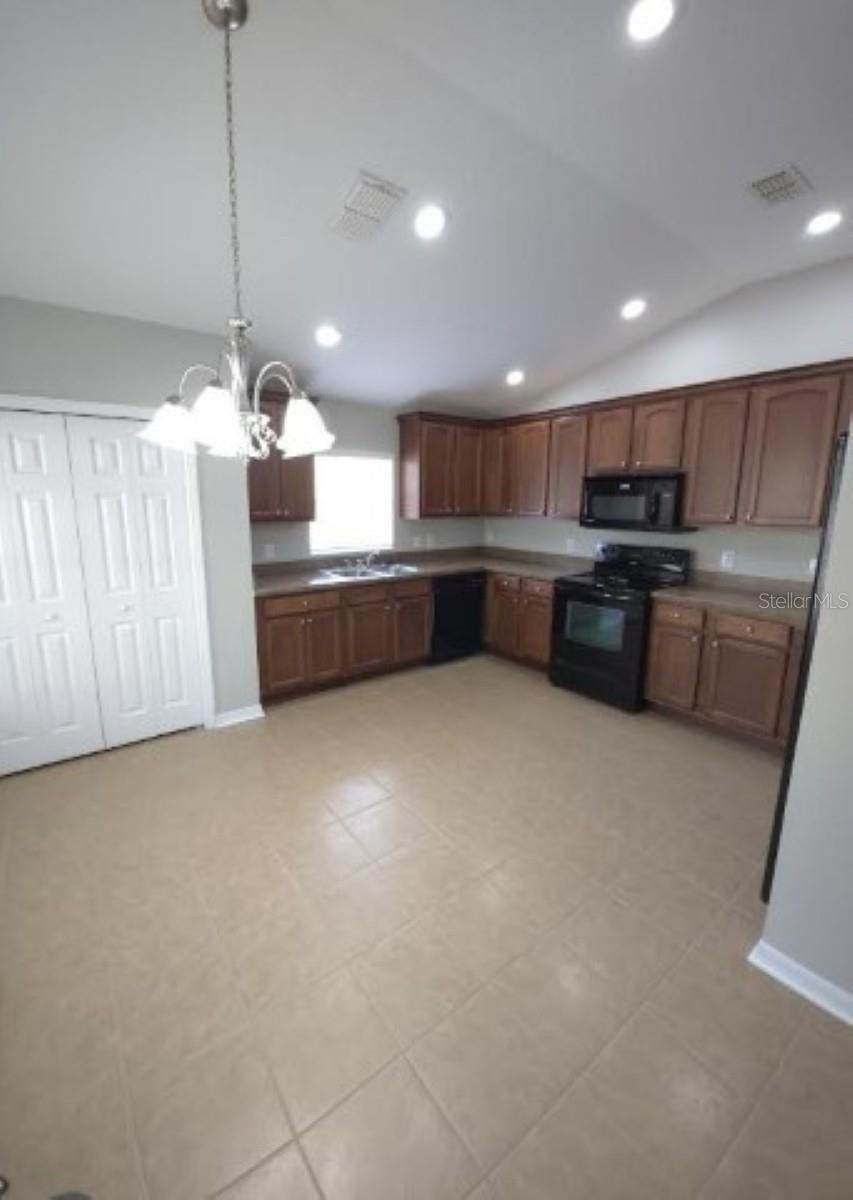 Image 4 of 17 For 9734 Highland Ridge Drive