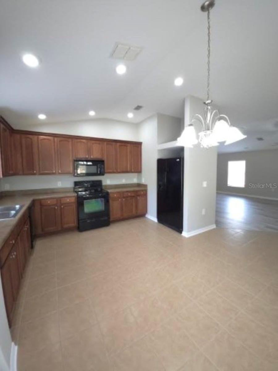 Image 5 of 17 For 9734 Highland Ridge Drive