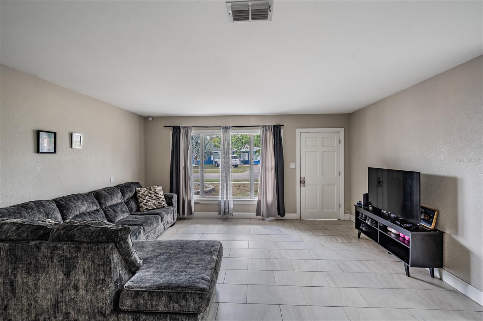 Image 3 of 31 For 307 Country Club Drive