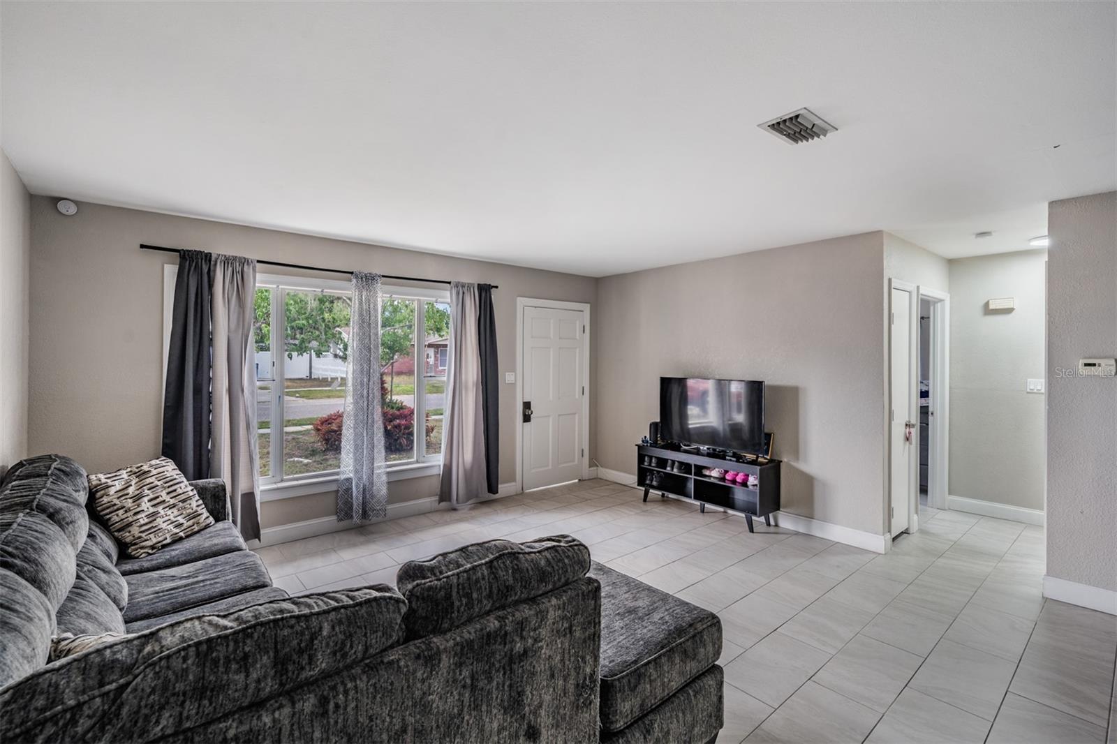 Image 4 of 31 For 307 Country Club Drive
