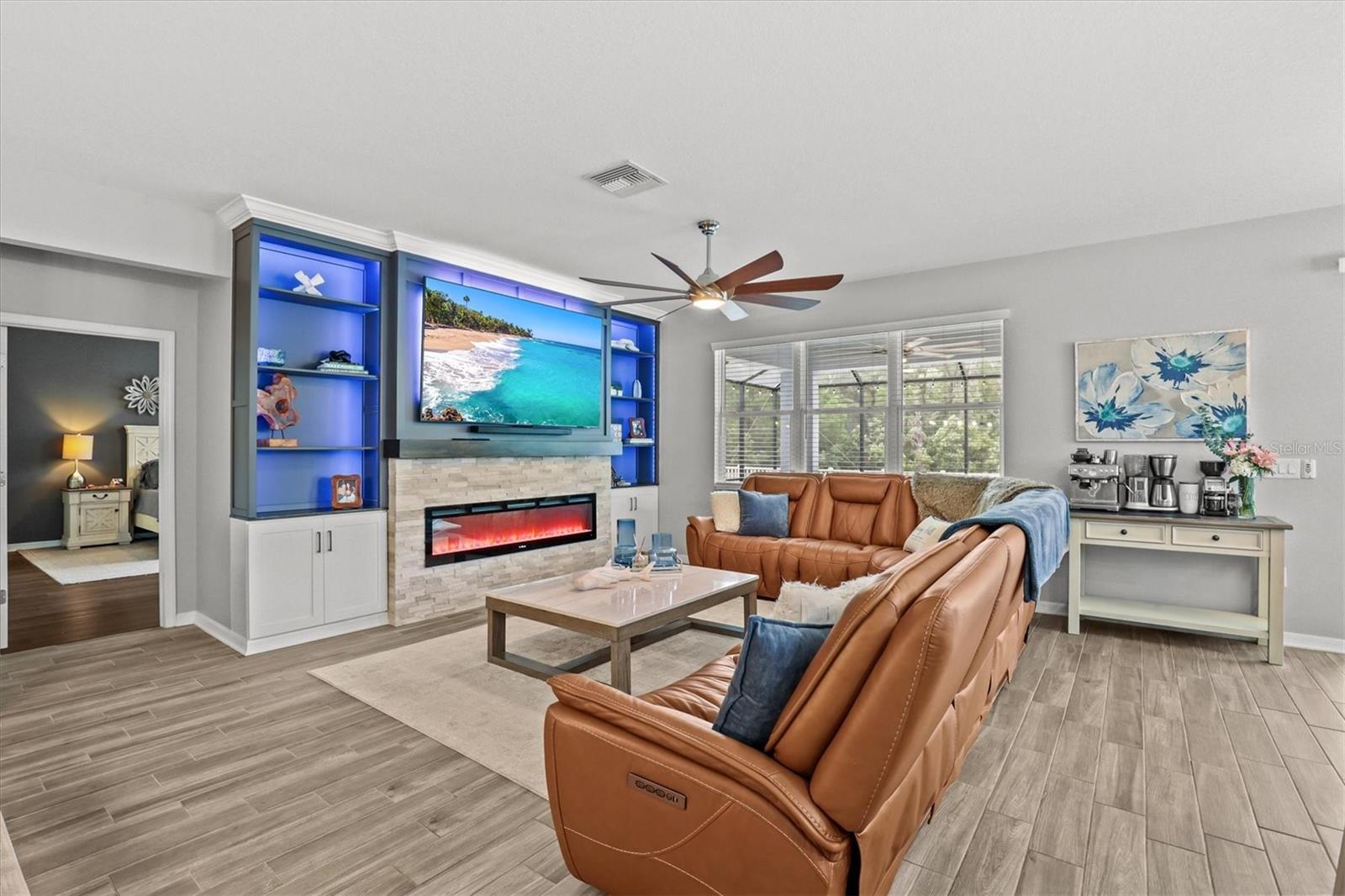 Listing photo id 13 for 18090 Romanesque Court