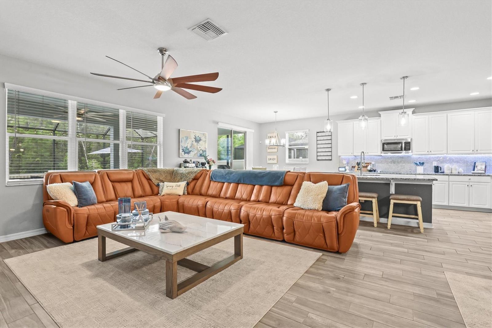 Listing photo id 14 for 18090 Romanesque Court