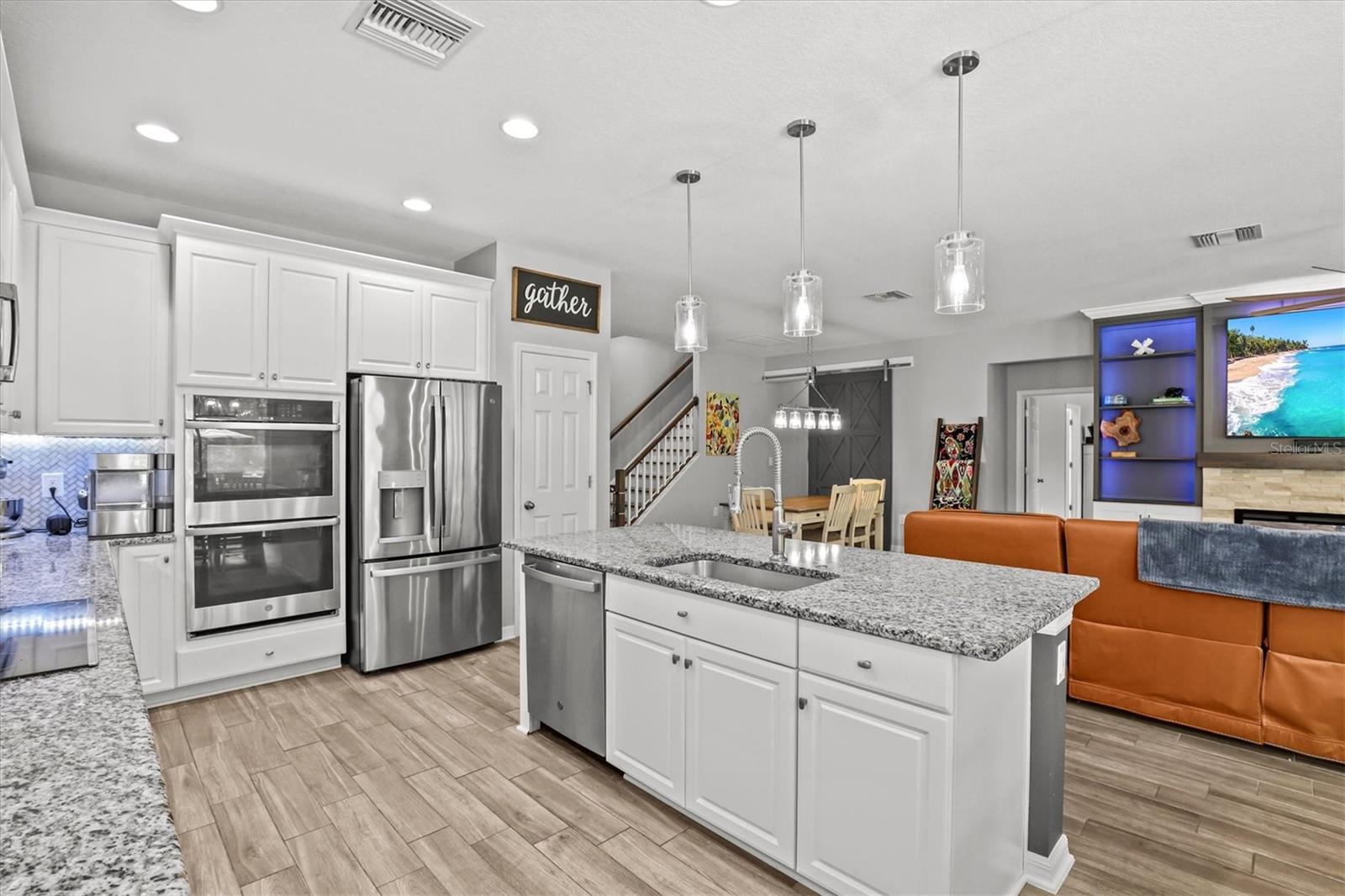 Listing photo id 18 for 18090 Romanesque Court