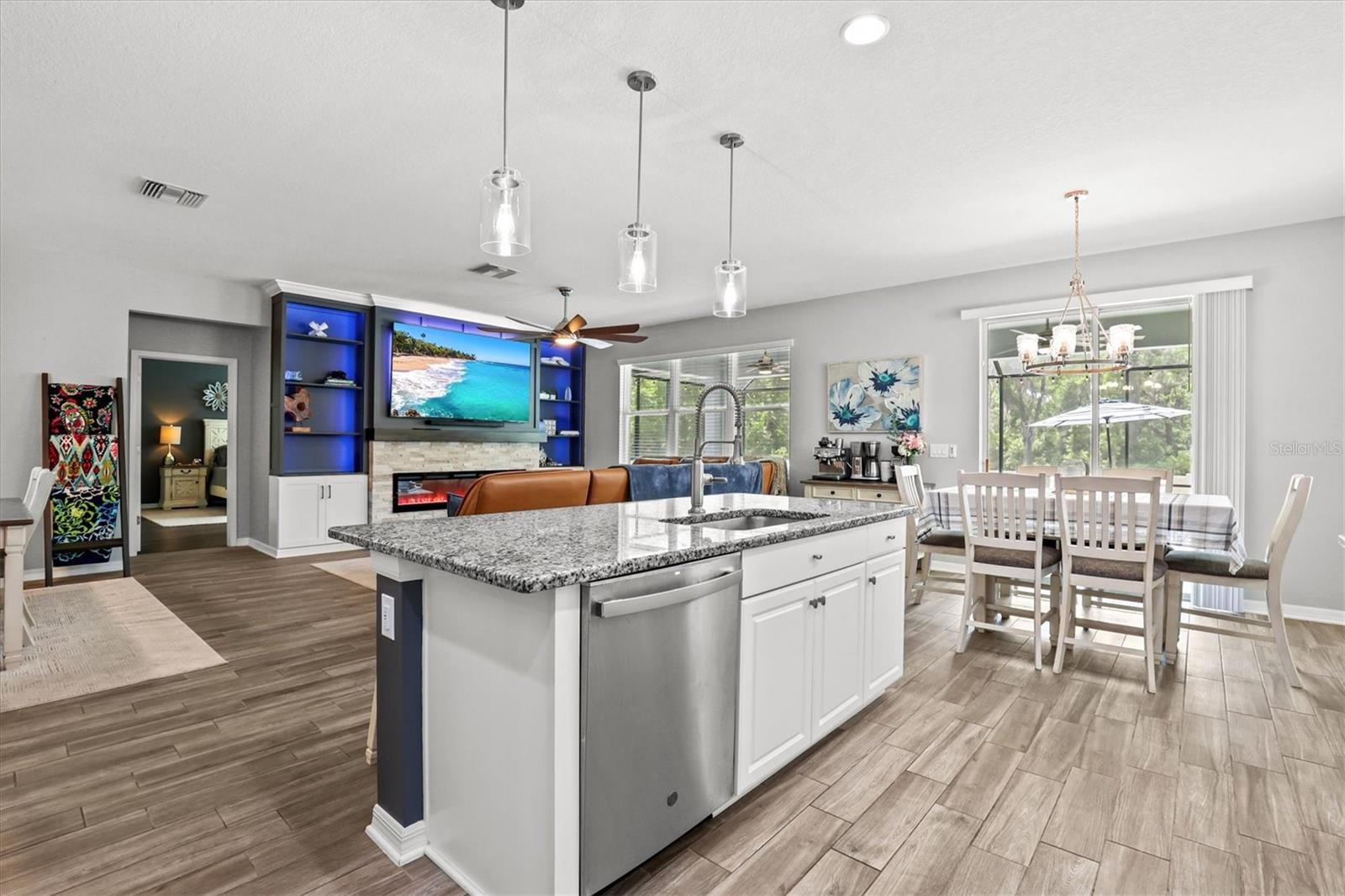 Listing photo id 21 for 18090 Romanesque Court