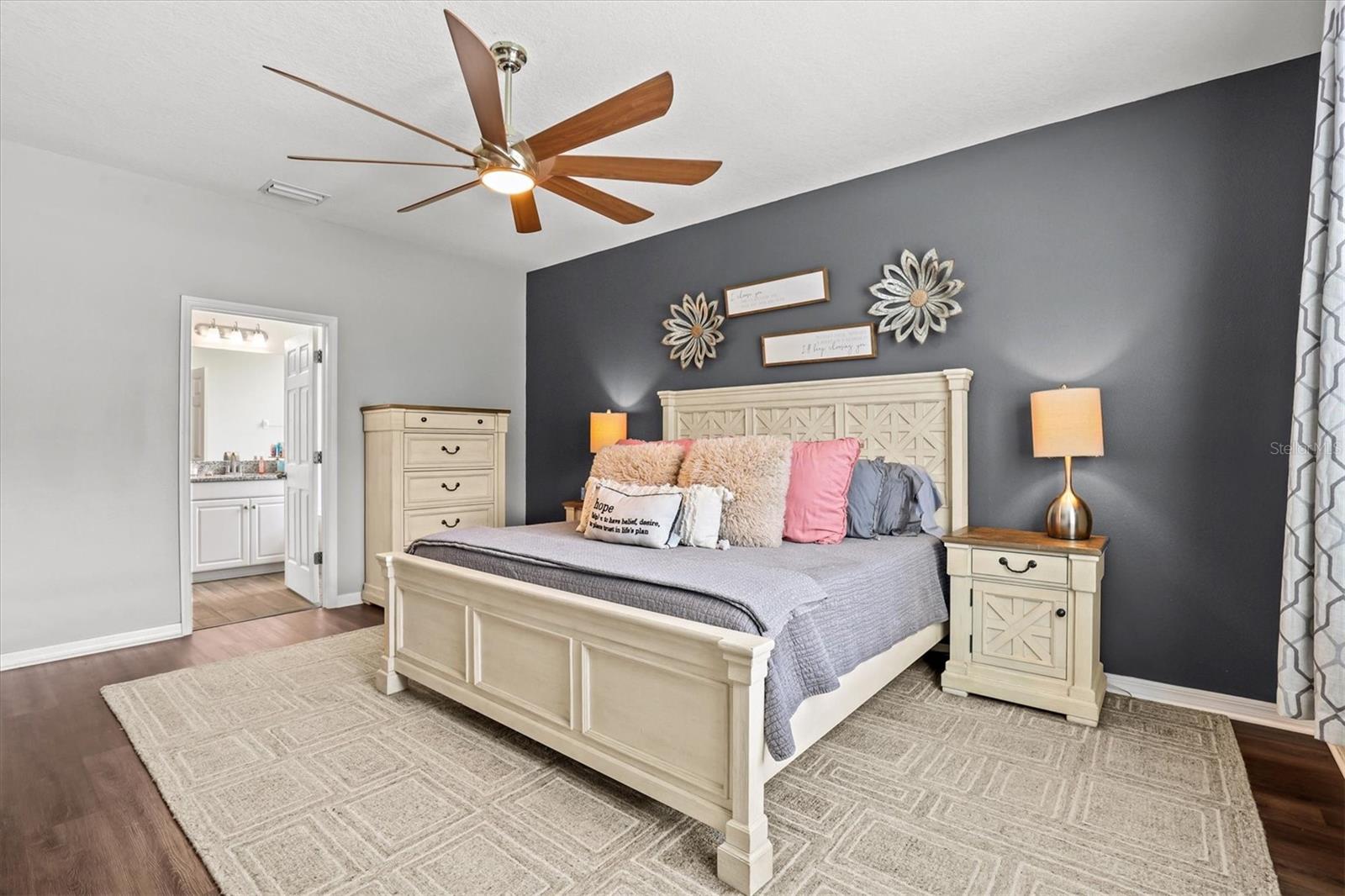 Listing photo id 25 for 18090 Romanesque Court