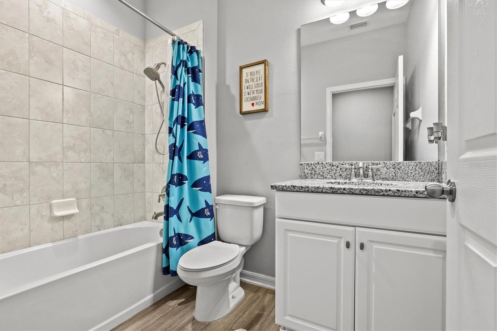 Listing photo id 33 for 18090 Romanesque Court