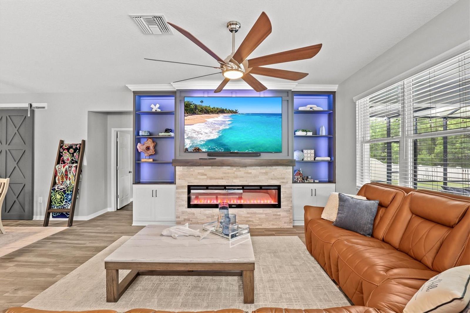 Listing photo id 2 for 18090 Romanesque Court