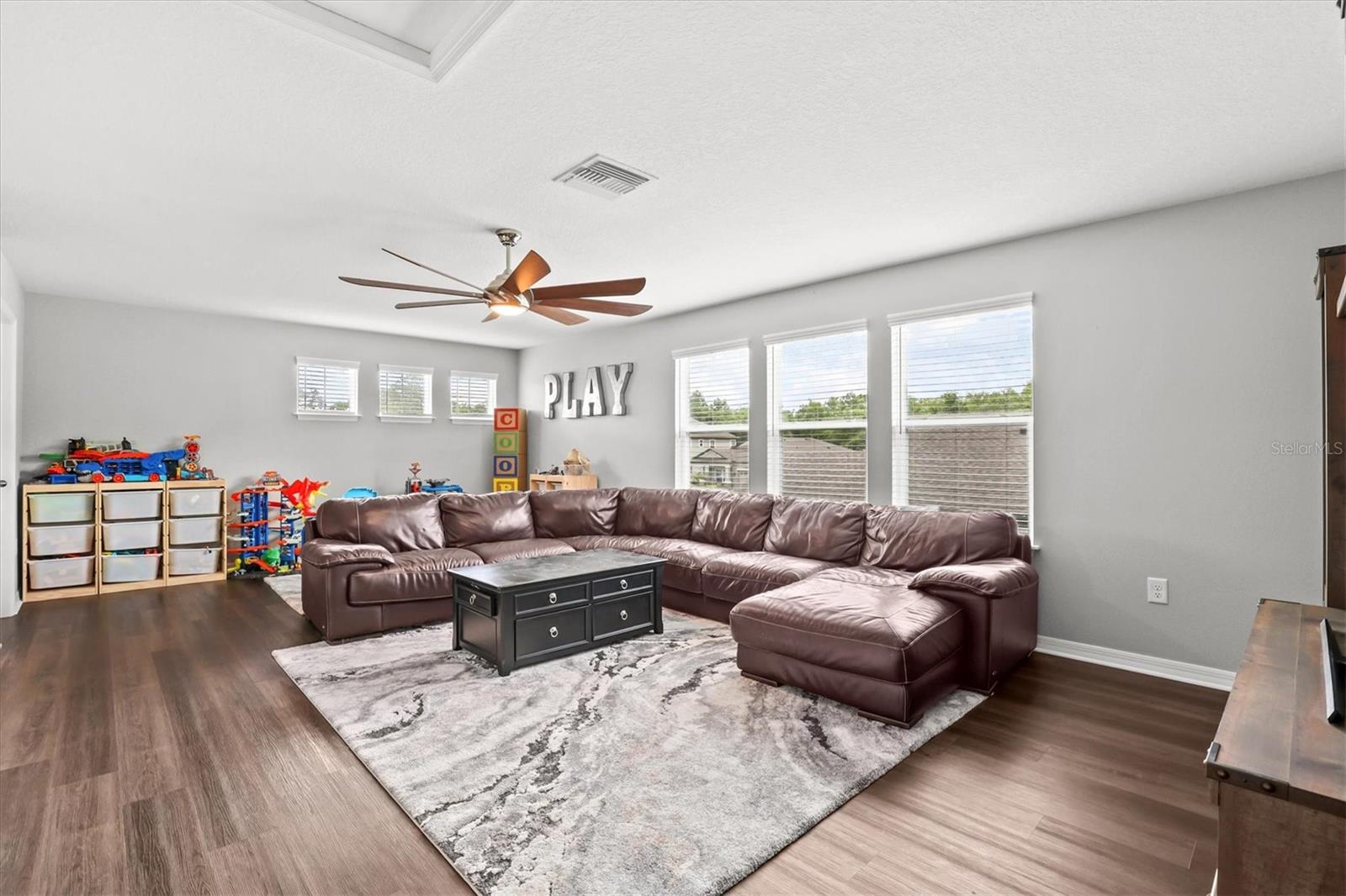 Listing photo id 40 for 18090 Romanesque Court