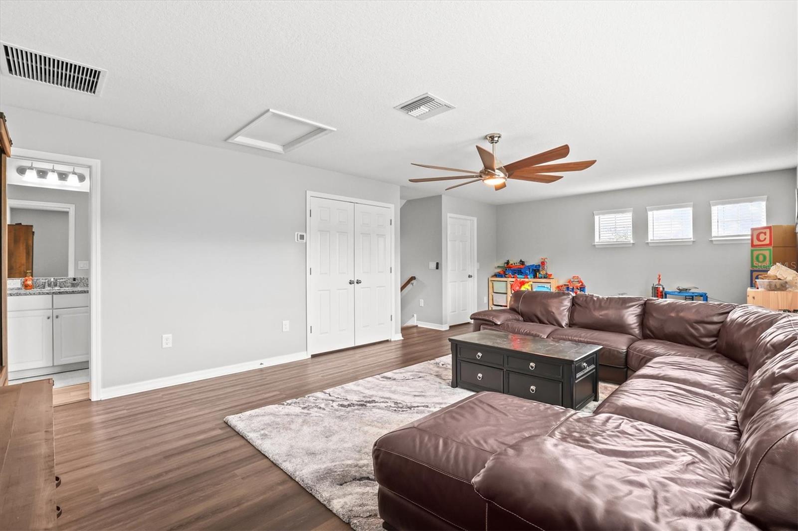 Listing photo id 41 for 18090 Romanesque Court