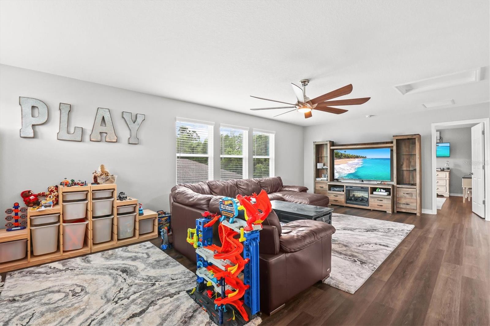 Listing photo id 42 for 18090 Romanesque Court