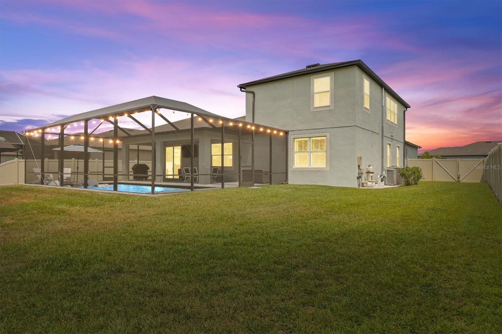 Listing photo id 77 for 18090 Romanesque Court