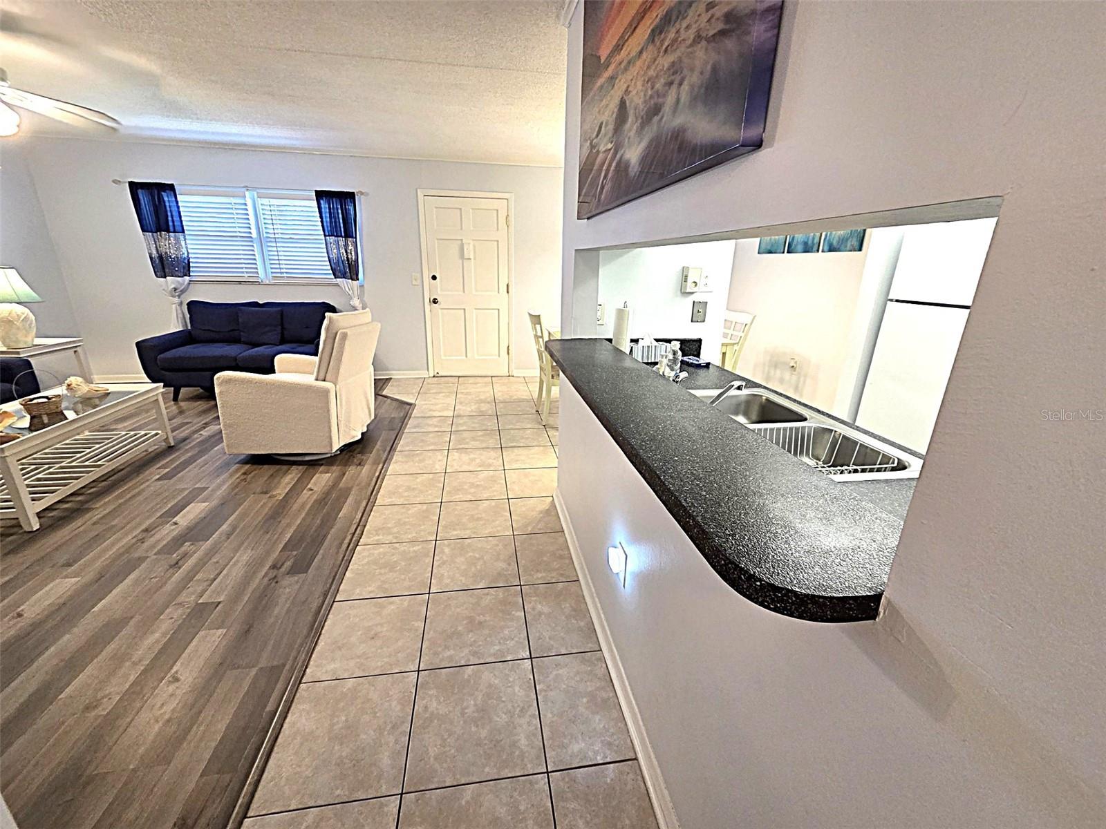 Image 7 of 33 For 12760 Indian Rocks Road 578
