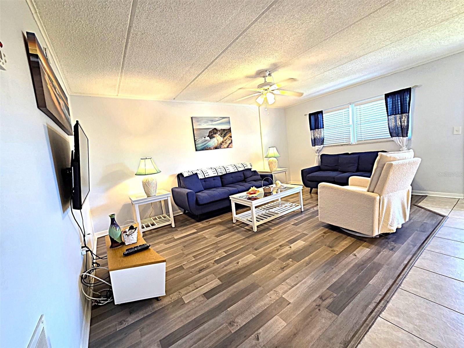 Image 8 of 33 For 12760 Indian Rocks Road 578