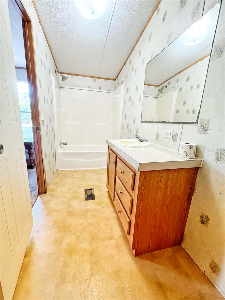 Listing photo id 8 for 612 Morgan Road