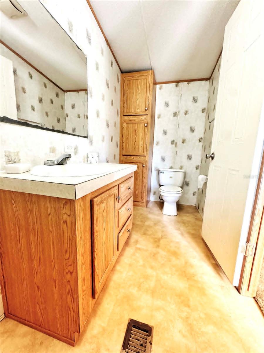 Listing photo id 9 for 612 Morgan Road