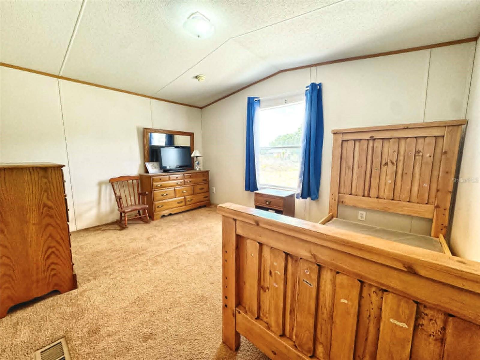 Listing photo id 10 for 612 Morgan Road
