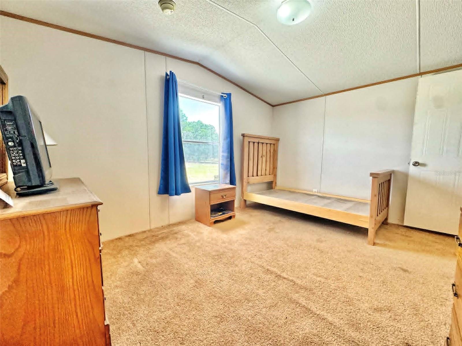 Listing photo id 11 for 612 Morgan Road