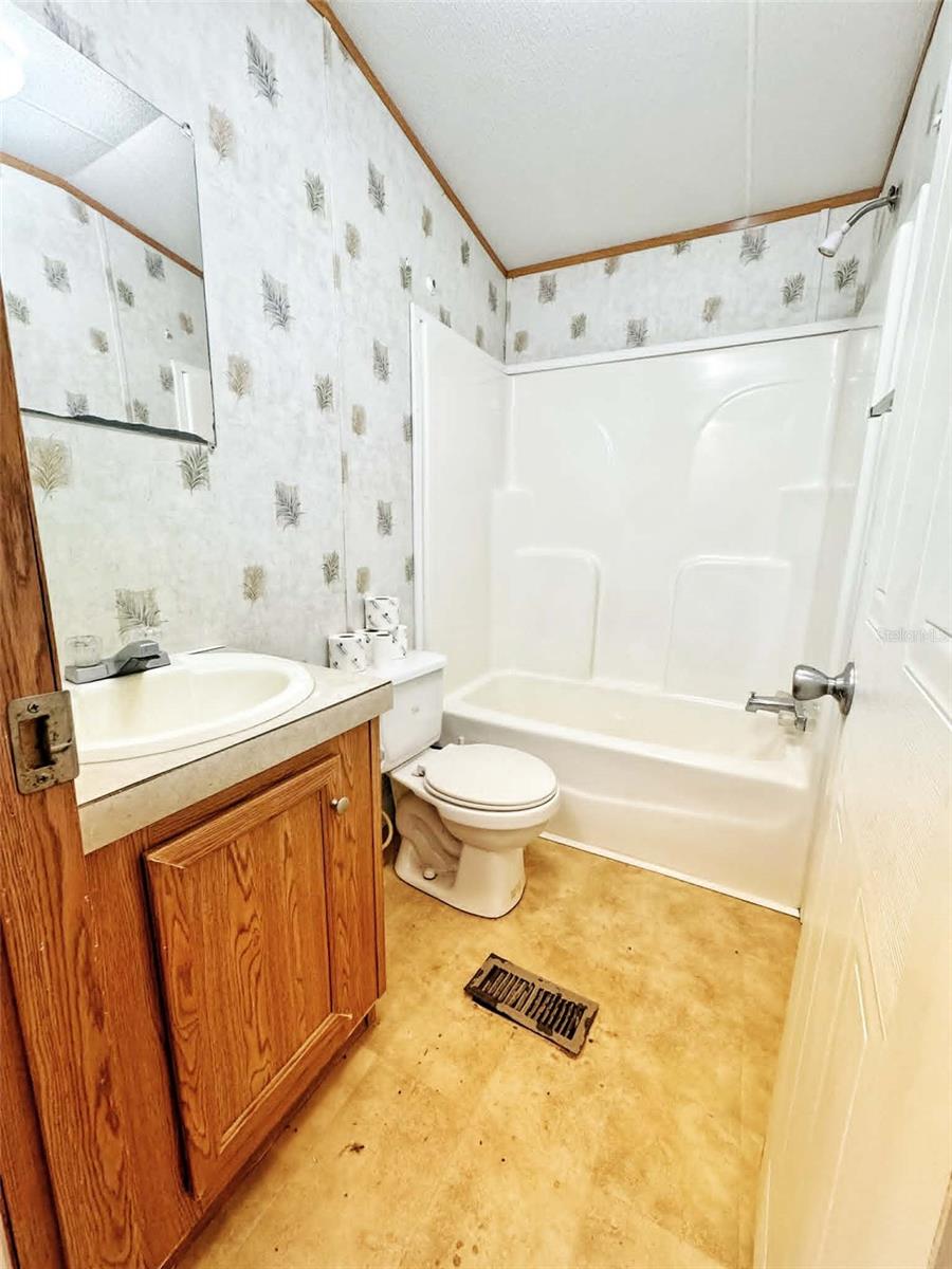Listing photo id 12 for 612 Morgan Road