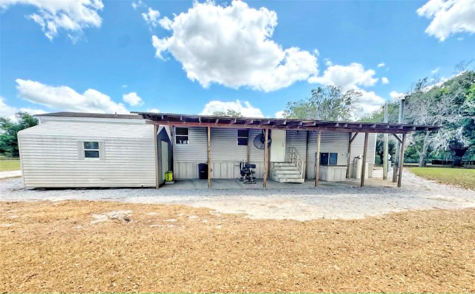 Listing photo id 13 for 612 Morgan Road