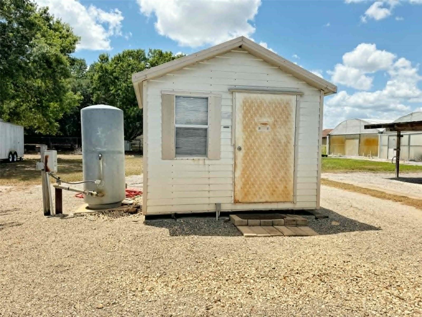 Listing photo id 17 for 612 Morgan Road