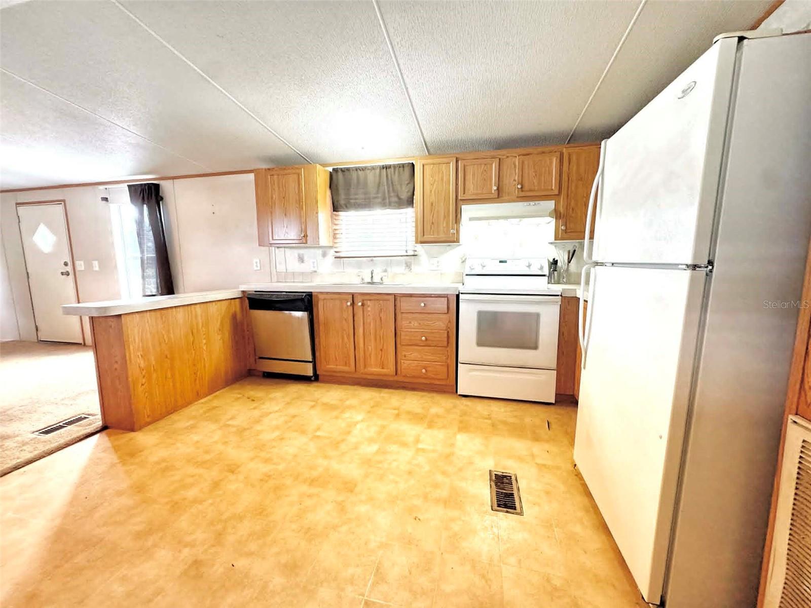 Listing photo id 5 for 612 Morgan Road