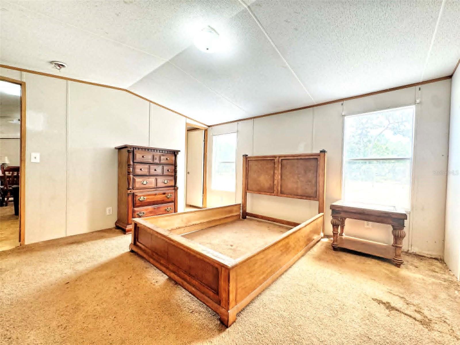 Listing photo id 6 for 612 Morgan Road