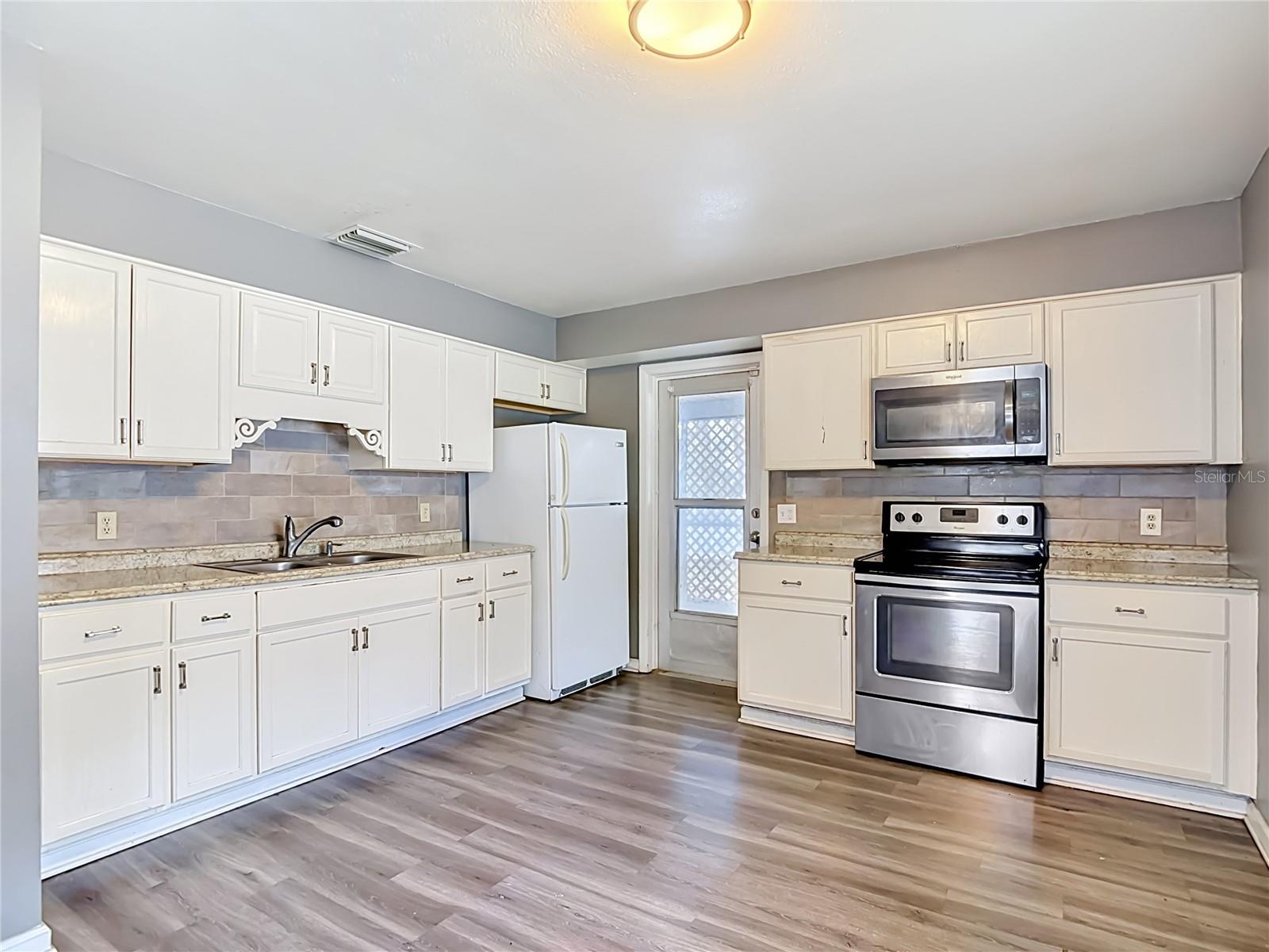 Image 16 of 49 For 6155 9th Street